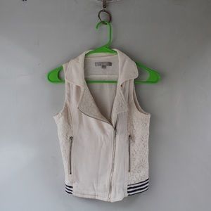 Cute tractr lace vest